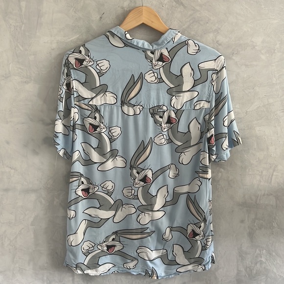 H&M Divided Busy Bunny Looney Tunes Short Sleeve Pattern Shirt, Size S - Picture 5 of 7